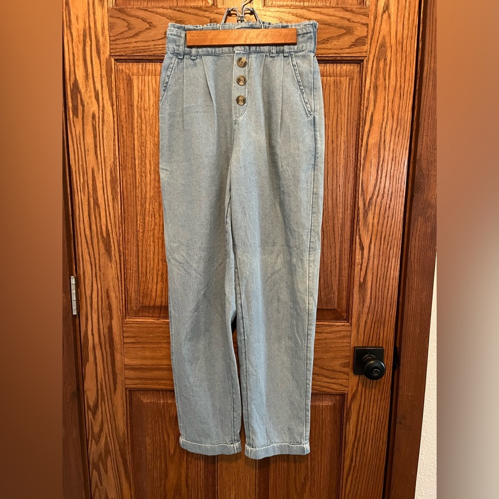 American eagle high waisted pull on jeans.